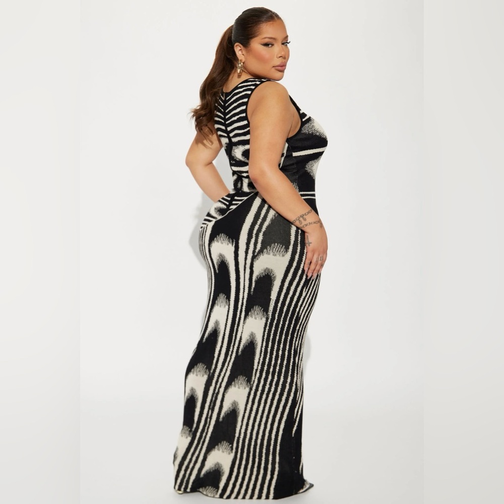 Fashion Nova Black and Cream Maxi Dress - Picture 3 of 9
